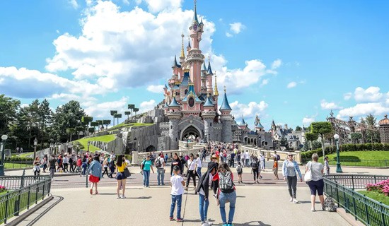 Disneyland París se convertirá en un centro de vacunación contra el Covid 19 | Tecnología