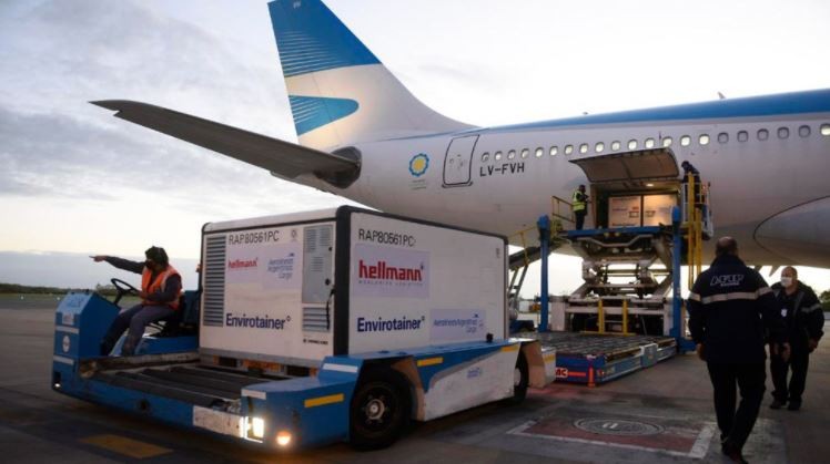 Llegó otro vuelo de Aerolíneas Argentinas con 371.200 dosis de la vacuna Sinopharm | Información General