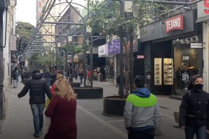 Empleados de comercio con acuerdo salarial, 32 por ciento y revisión en enero 2022 | Economía y negocios