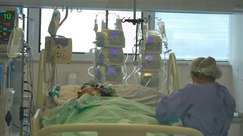 Más de la mitad de las personas internadas en terapia intensiva en el país son menores de 60 años | Información General