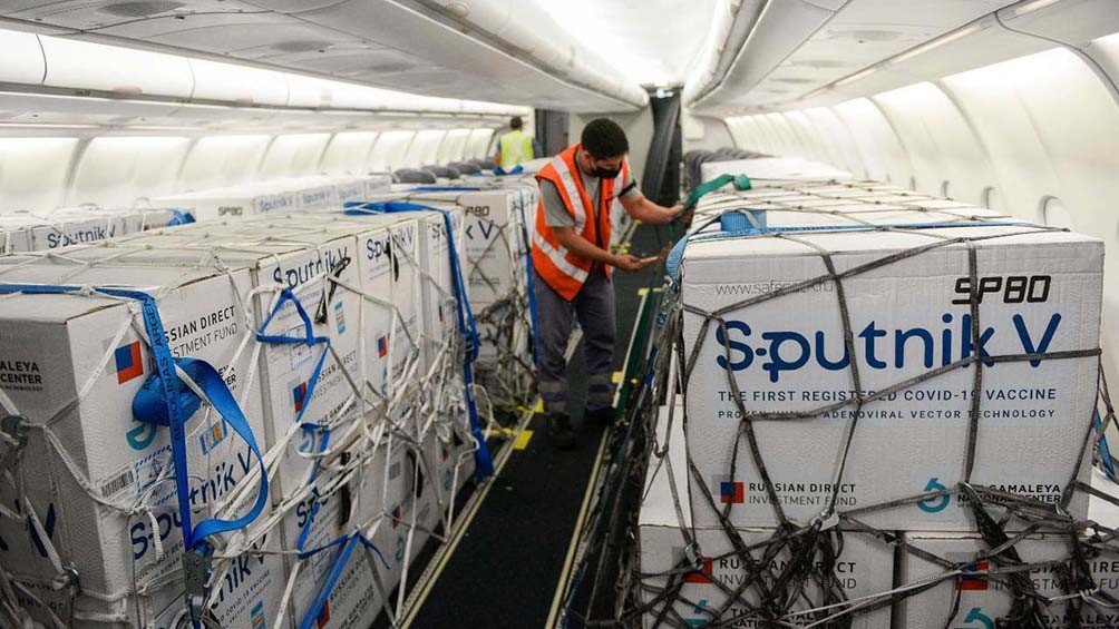 Partió un nuevo vuelo de Aerolíneas Argentinas a Rusia para traer más vacunas Sputnik V | Información General
