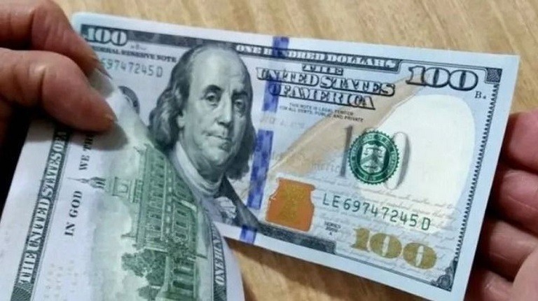 Fuerte baja del dólar blue: cedió $8 y se vendió a $154 | Economía y negocios