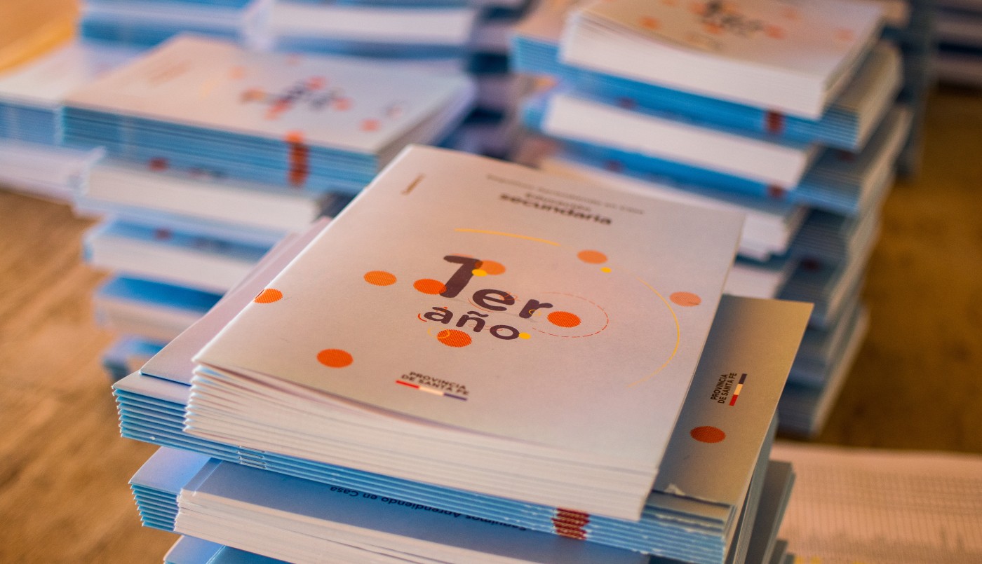 La provincia trabaja en la producción de la tercera serie de cuadernos pedagógicos | Rosario y la región