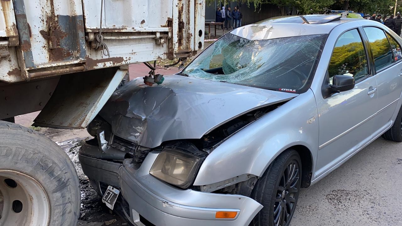 Un ciclista resultó herido en un fuerte choque en Oroño y Gutiérrez | Rosario y la región
