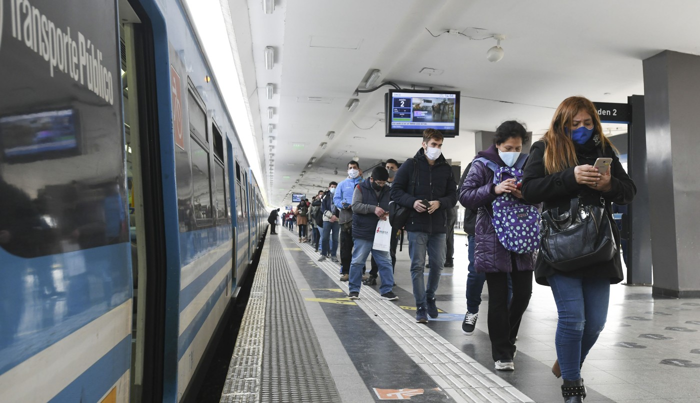 El Gobierno oficializó la suba del 35% del salario mínimo, vital y móvil | Economía y negocios