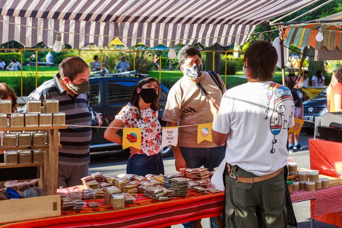 Lanzan "Canasta Ahorro", una iniciativa con 28 productos a precios rebajados en 60 ferias populares | Servicios