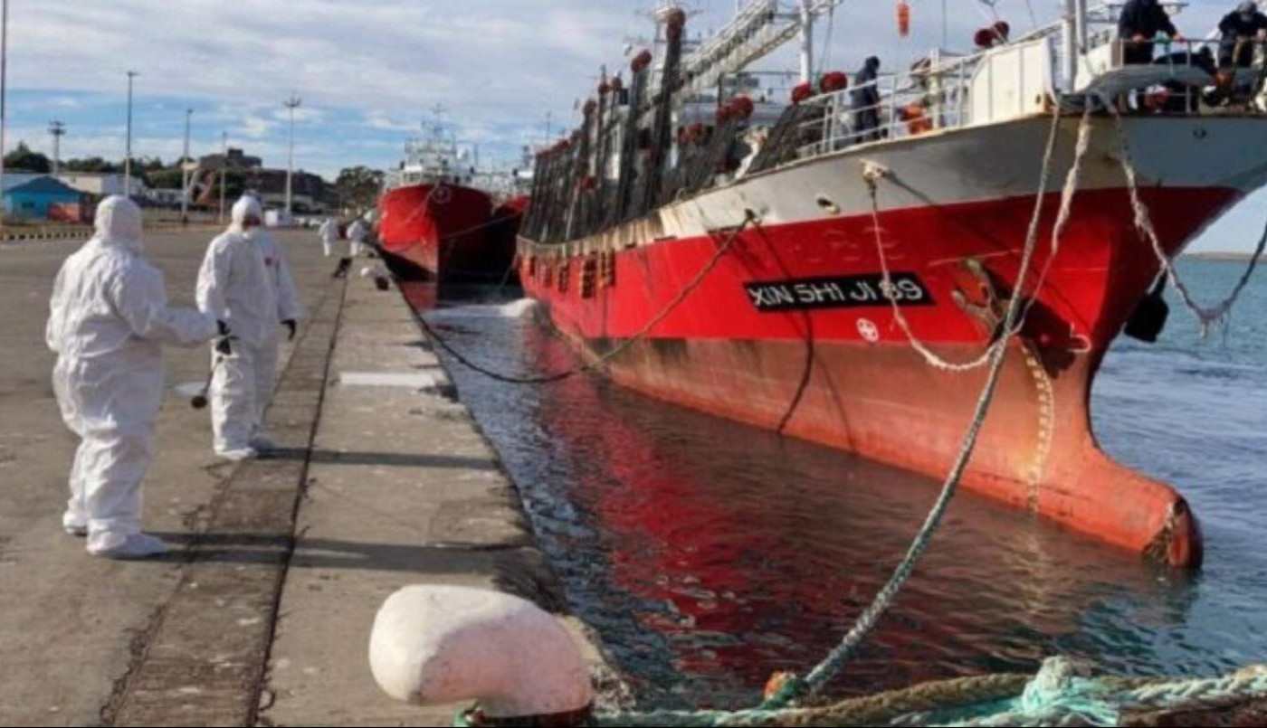 Brote de coronavirus en un barco pesquero de bandera argentina: un muerto, seis contagiados y el resto de la tripulación en cuarentena | Información General