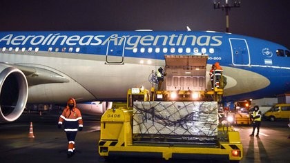 Llegó al país un nuevo vuelo de Aerolíneas Argentinas con 500 mil dosis de vacunas Sputnik V | Información General