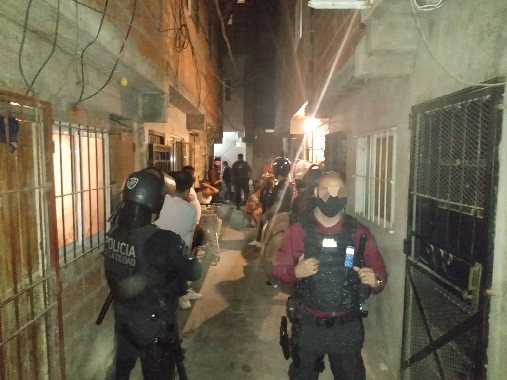 Prisión perpetua para un policía por asesinar a golpes a un joven en Lanús | Información General