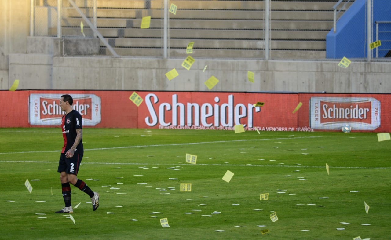 Planfleteada en parapante de un hincha de Central en pleno partido de Newell's | Deportes