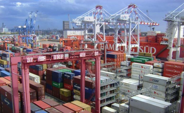 La Aduana realiza subastas "on line" de autos, equipos industriales y bebidas | Servicios