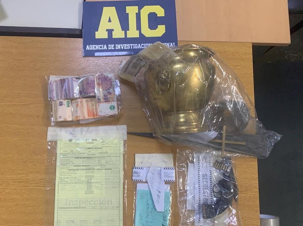 Desarticulan la banda de "los cobres": robaban placas del cementerio y cables de telefonía y electricidad | Rosario y la región