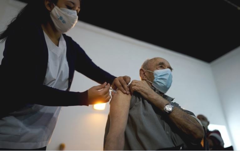 El Presidente afirmó que "en pocas semanas la totalidad de las personas de riesgo" estarán vacunadas contra el coronavirus | Información General