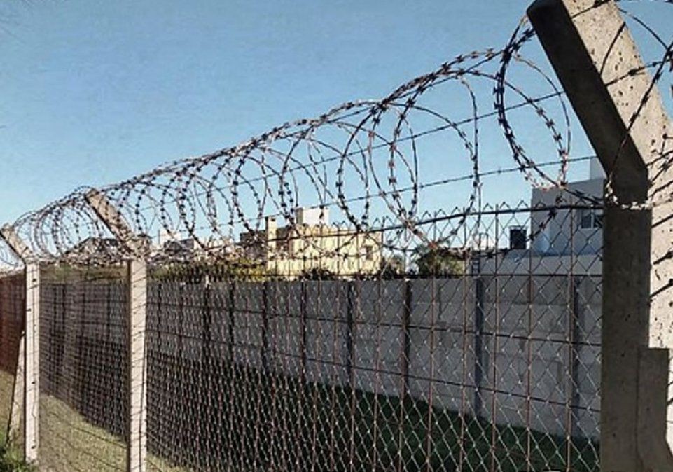 Polémica: levantaron un "muro ilegal" en un barrio privado | Rosario y la región