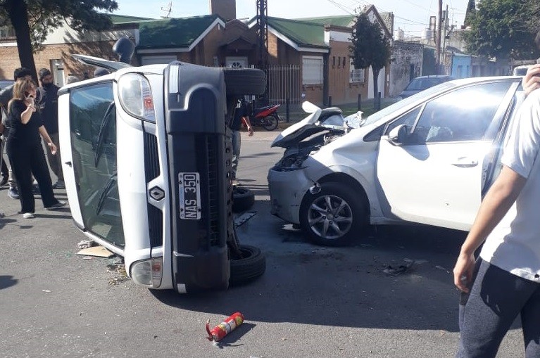 Otro espectacular choque y vuelco en una esquina con alta siniestrabilidad | Rosario y la región