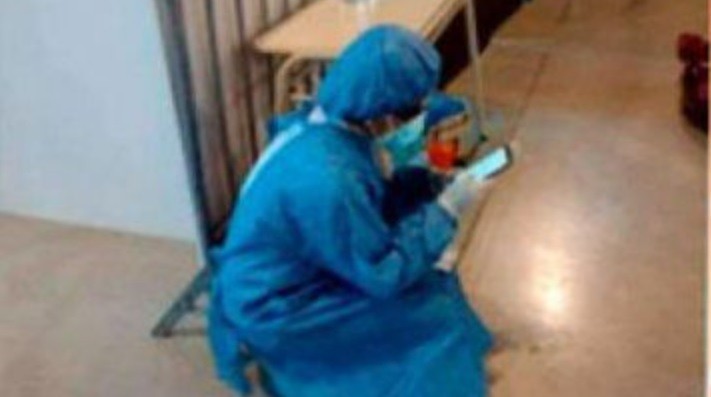 Entre hisopado e hisopado, una enfermera rindió su última materia y se recibió de licenciada | Tecnología