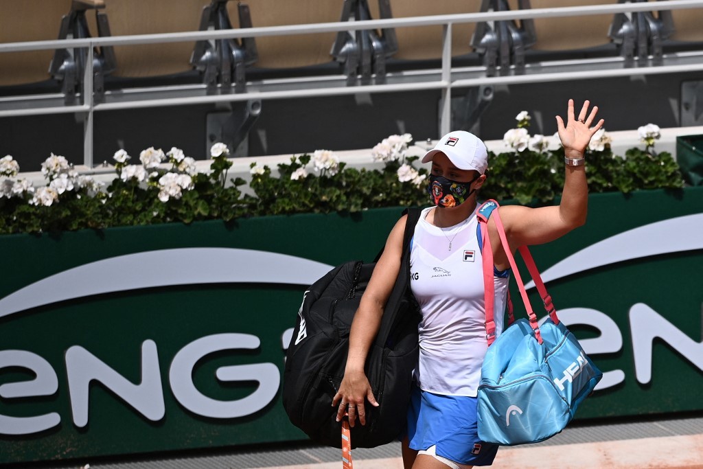Sorpresa en Roland Garros: abandonó la número 1 del mundo en segunda ronda | Deportes