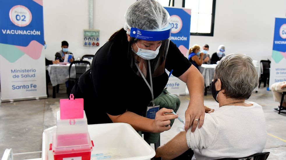 La provincia de Santa Fe comenzará a vacunar también los domingos | Rosario y la región