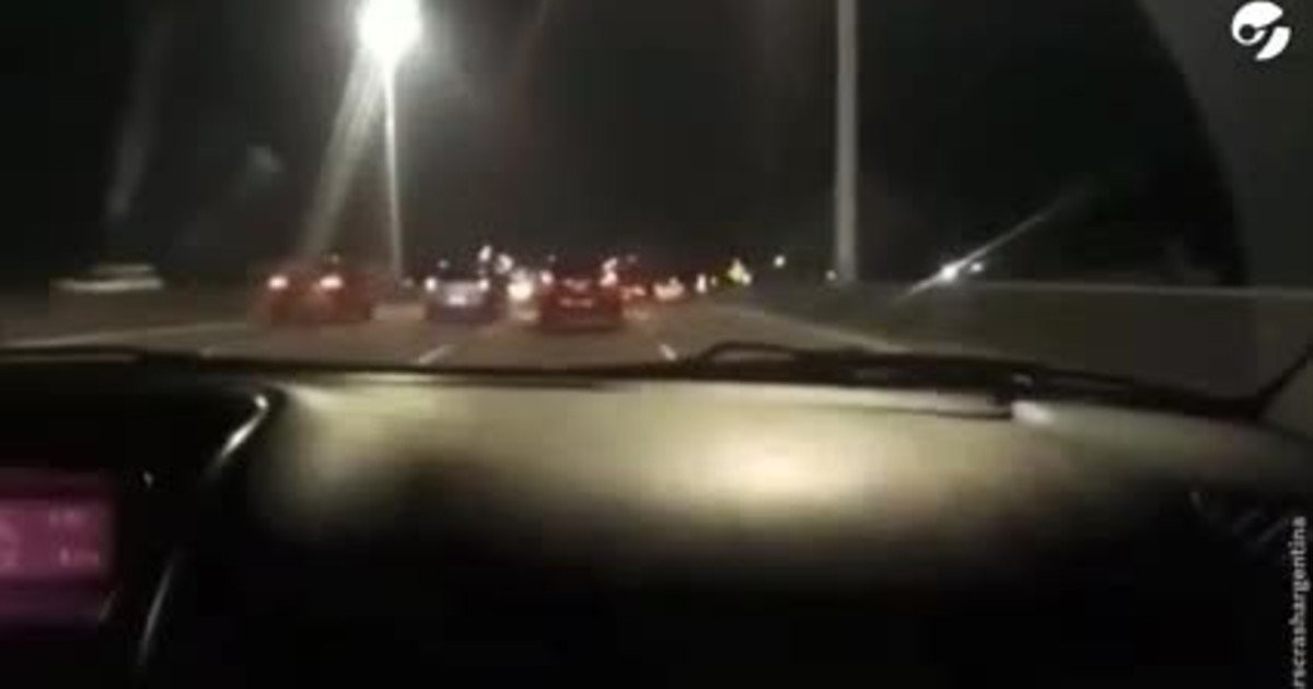 Video: corrían una picada en General Paz, chocaron y lo subieron a las redes | Tecnología