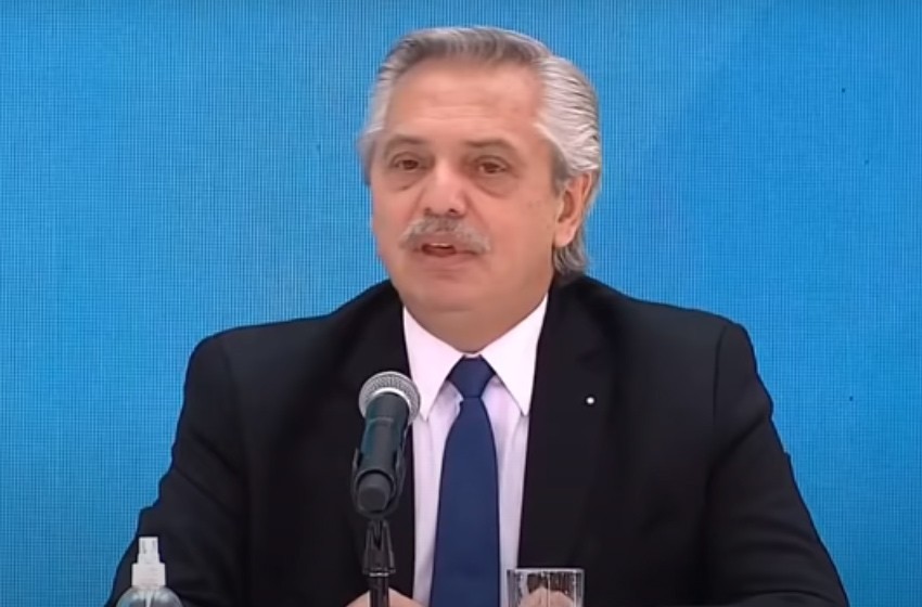 "Los mexicanos salieron de los indios, los brasileños de la selva, pero los argentinos llegamos de los barcos" | Información General