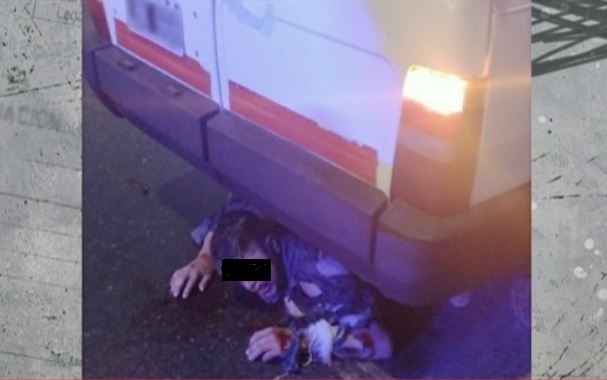 Un adolescente intentó robar una camioneta y fue arrastrado tres cuadras debajo de una camioneta | Información General