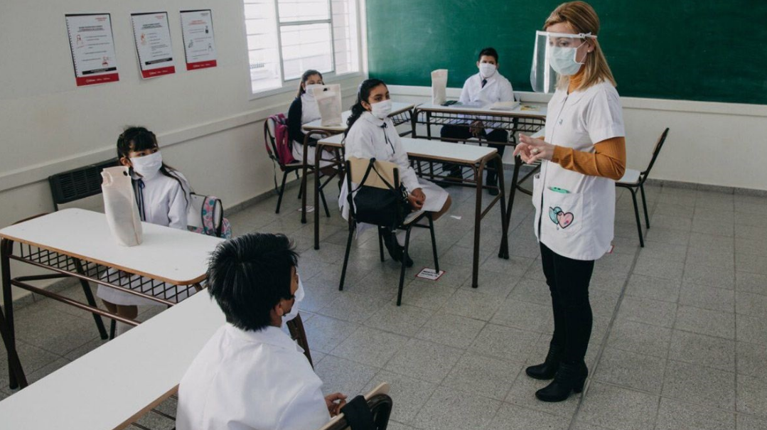 Se define hoy si retornan o no las clases presenciales en la provincia | Rosario y la región