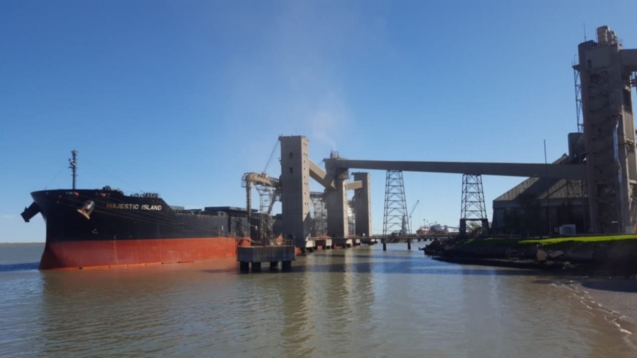 Sin vacunas, gremios marítimos y portuarios paralizan puertos de la región | Rosario y la región
