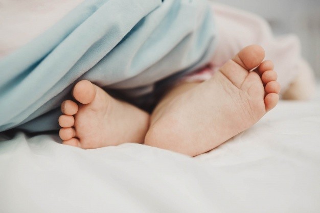 Murió un bebé al quedar atrapado entre una cama y la pared | Internacionales