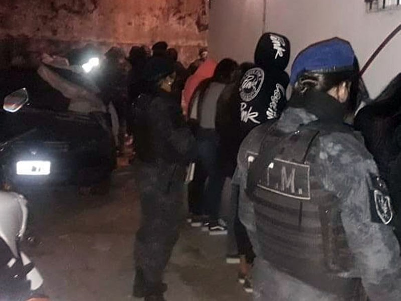 Fiesta clandestina: 30 detenidos y secuestro de bebidas, equipos de audio y vehículos | Rosario y la región