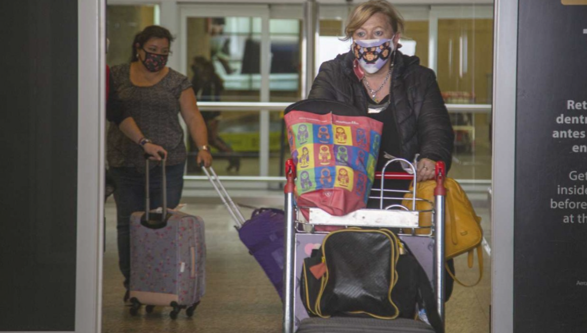 Cayó al 13% el incumplimiento de la cuarentena de los viajeros que regresan del exterior | Información General