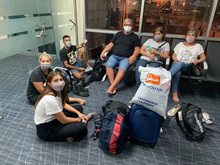 Un hombre presentó un hábeas corpus para que su familia pueda volver a la Argentina | Información General