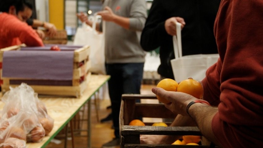 La UNR realizó una cena solidaria y colecta de abrigos | Rosario y la región