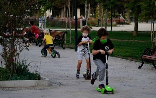Cardiólogos lanzan desafío "30x5" en receso invernal: Cinco minutos de actividad física por cada 30 frente a una pantalla | Información General