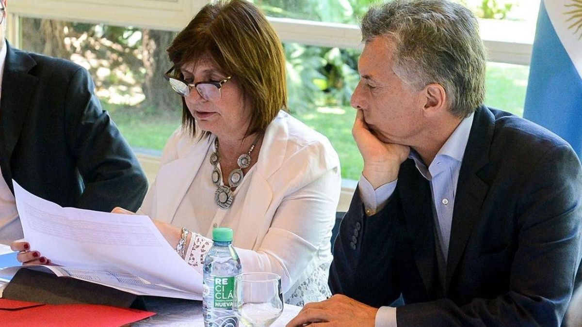 El Gobierno denunció a Mauricio Macri y a su administración por el envío de municiones a Bolivia | Política