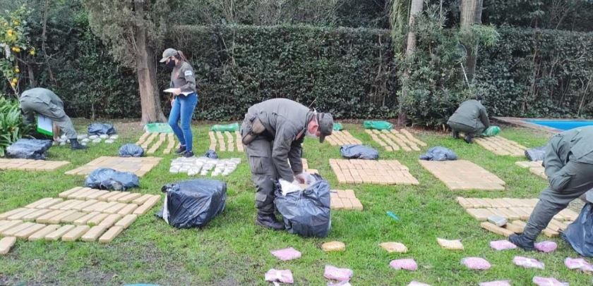 "Cristal verde": detuvieron a ocho personas y secuestraron 17 mil pastillas de éxtasis y cerca de 500 kilos de marihuana | Información General