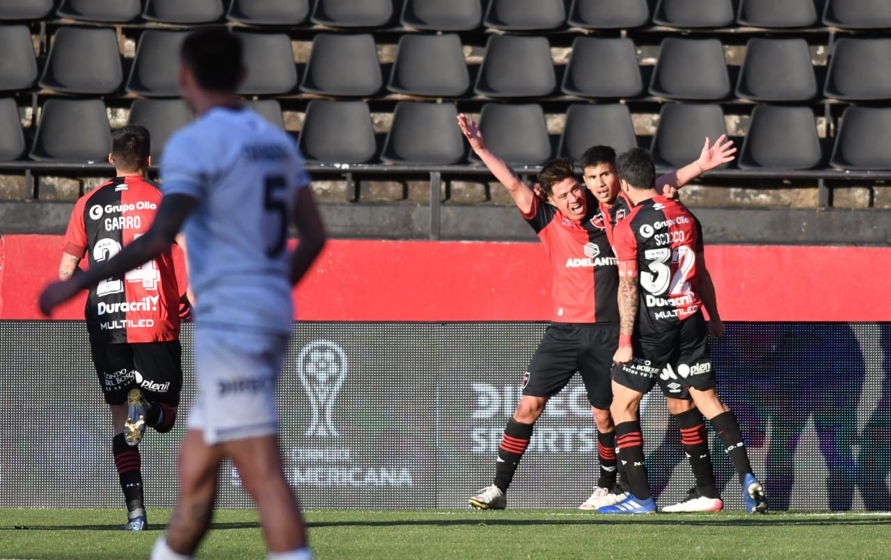 Triunfazo en el debut: Newell's se lo dio vuelta a Talleres | Deportes