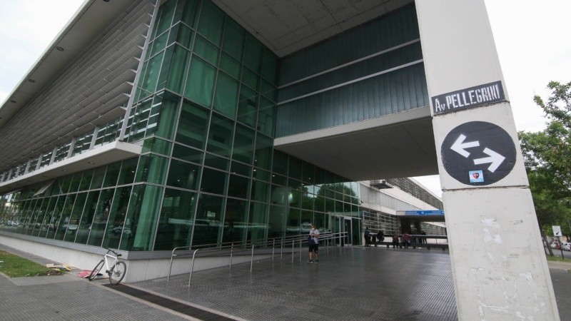 Fue apuñadada por su ex cuñado tras salir en defensa de su hermana | Rosario y la región