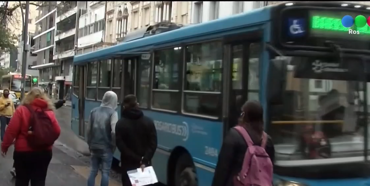 Mientras la UTA local reclama el pago de sueldos y aguilando, en AMBA cobraron en tiempo y forma | Rosario y la región