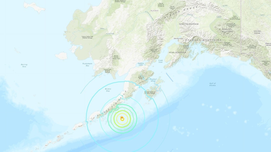 Alerta de tsunami por un sismo de magnitud 8,2 frente a las costas de la península de Alaska | Internacionales