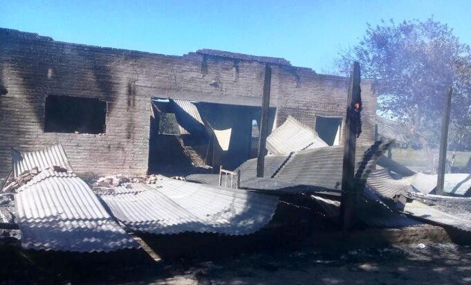 Mató a balazos a su esposa, a uno de sus hijos, prendió fuego la casa y se quitó la vida | Información General