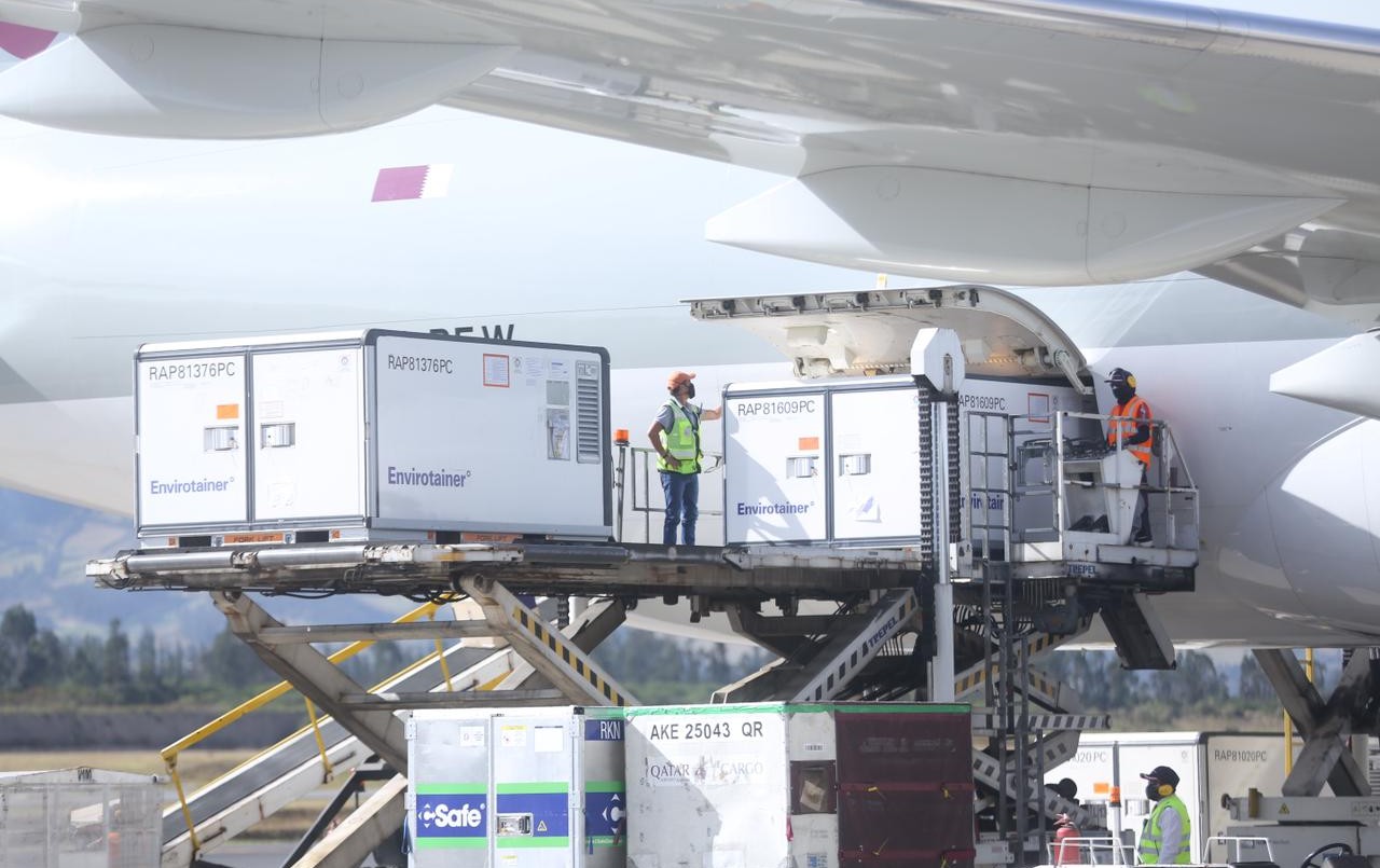 Arribó una primera tanda de vacunas del laboratorio Cansino con 200 mil dosis | Información General