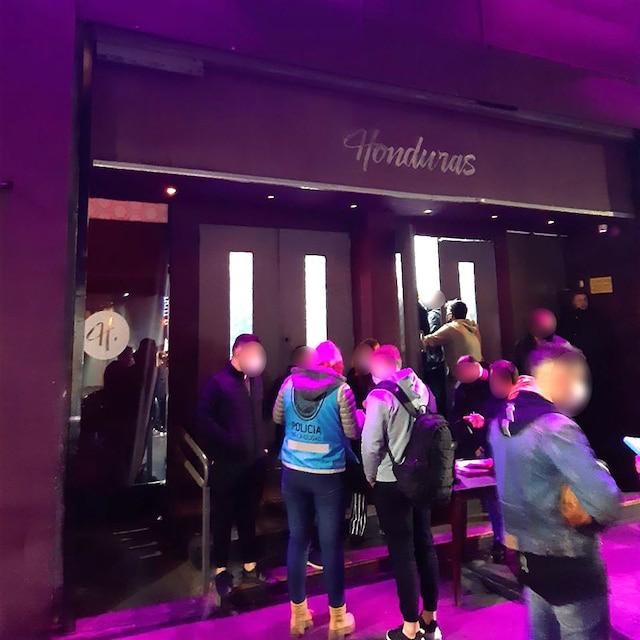 El cantante Antonio Ríos, descubierto en una fiesta clandestina en Villa Crespo a punto de dar un show | Espectáculos