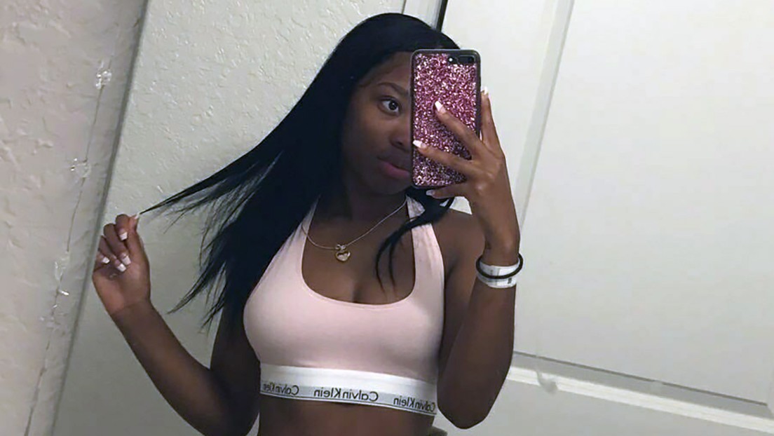 Una mujer murió al ser disparada en vivo durante una videollamada por su propio bebé | Internacionales