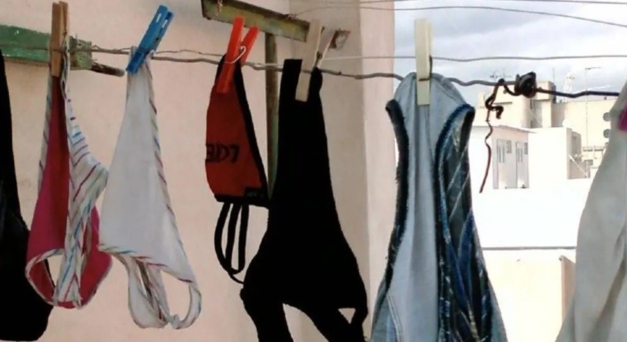 Llamó al 911 y denunció a la vecina por colgar las tangas para seducir a su esposo | Internacionales