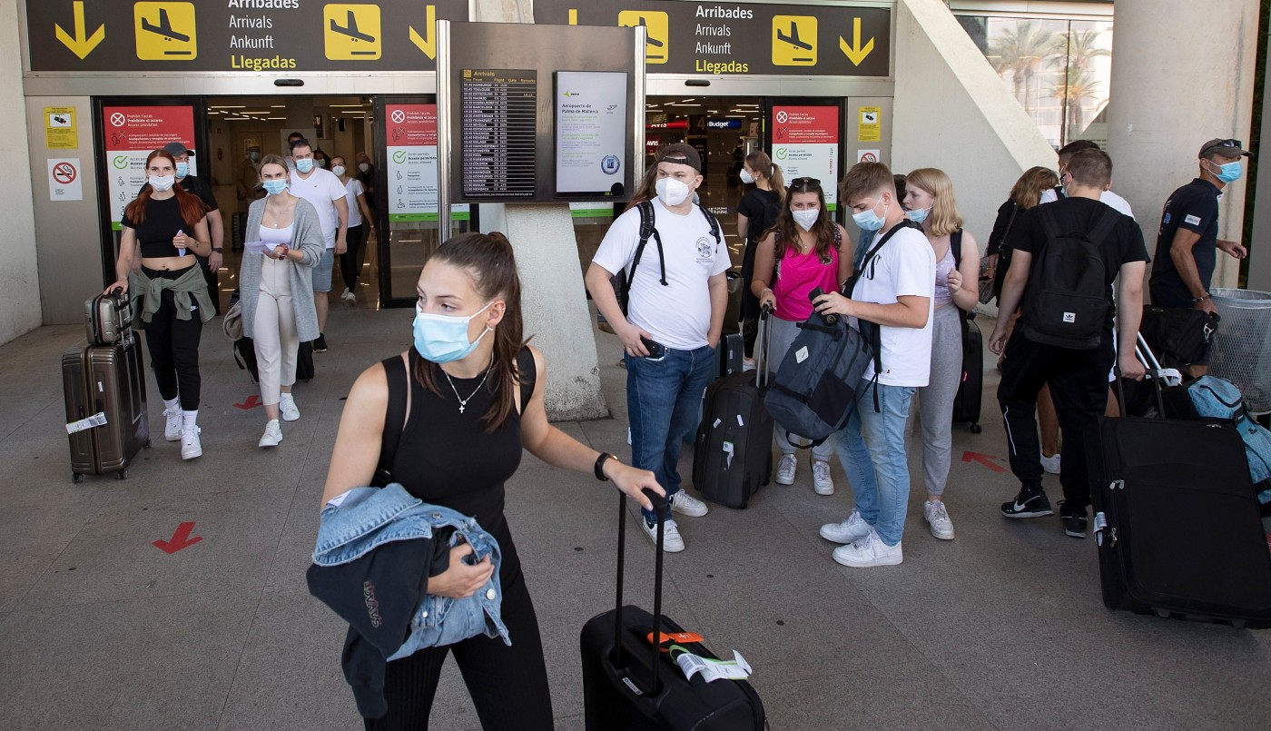 España sólo admite turistas argentinos con las dos dosis de vacunas aprobadas por Europa o la OMS | Internacionales