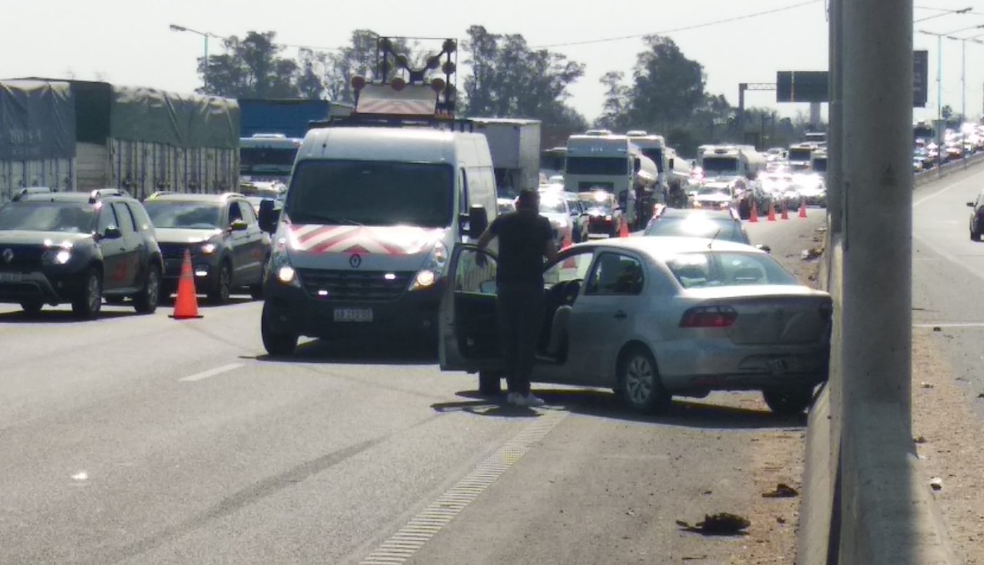 Siniestro vial en circunvalación entre 2 automóviles a la altura de Av Pte Perón | Rosario y la región