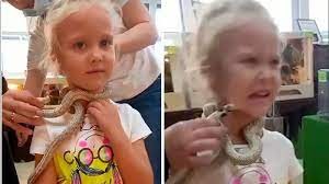 Video: el momento en que una serpiente muerde en la cara a una nena | Tecnología