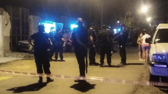 Sicarios en moto dispararon contra una heladería y mataron a una empleada de 22 años | Información General