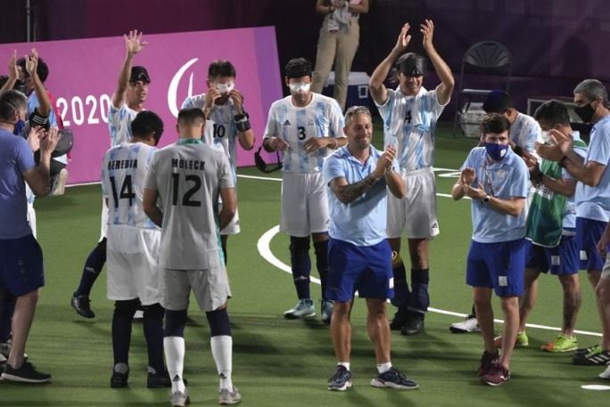 Día histórico en los Paralímpicos: dos plateadas en atletismo y Los Murciélagos a la final en Tokio 2020 | Deportes