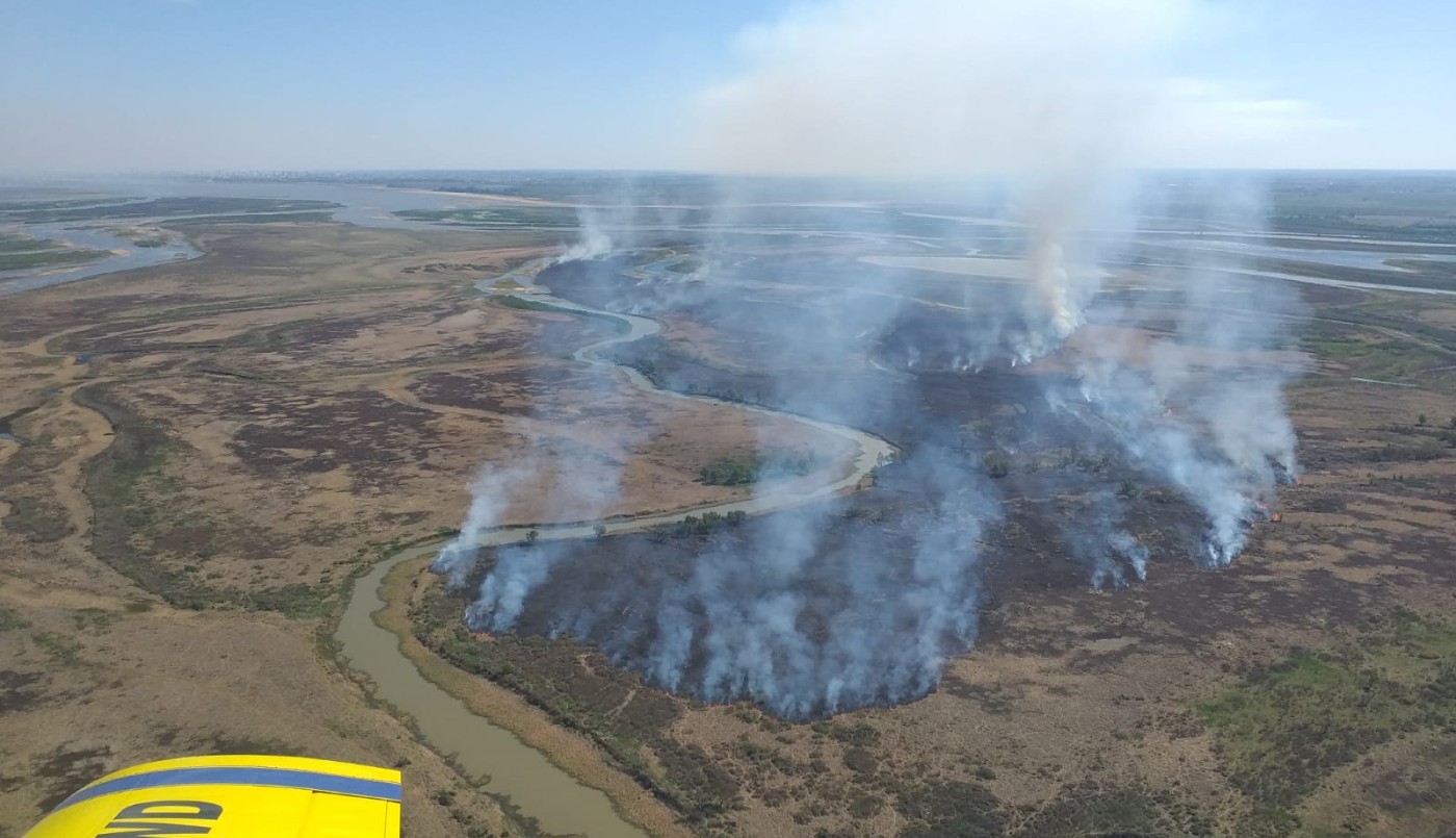 Continúan los incendios y alertan: "Si no llueve, vamos a seguir con este problema" | Rosario y la región